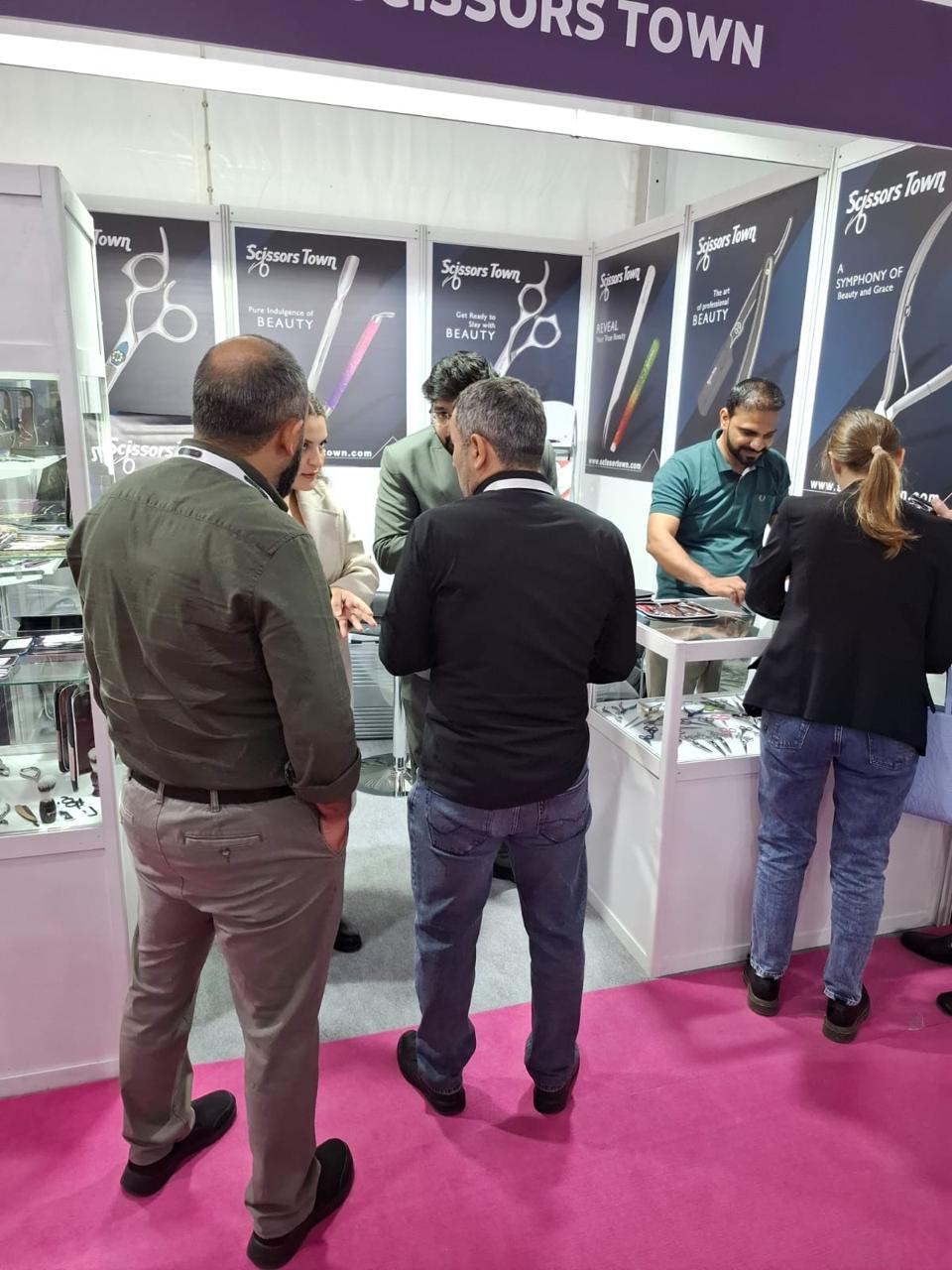 Visitors explore the product displays and speak with our team. Beauty Istanbul 2023.