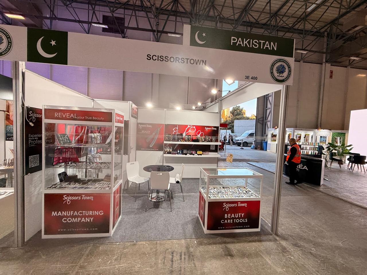 Beauty instruments, scissors and packaged sets in our display cabinets. Beauty Istanbul 2024.