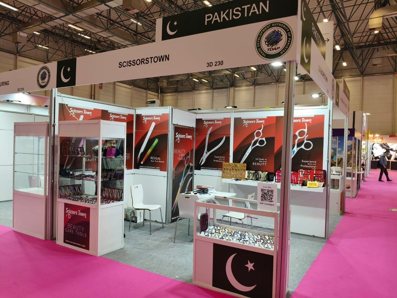 Scissors and beauty tools presented at the Scissors Town stand. Beauty Istanbul 2025.