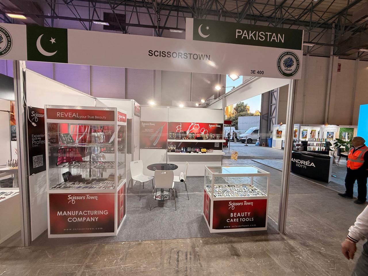 Scissors Town stand displaying scissors and beauty instruments at Beauty Istanbul 2026